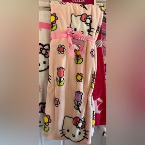 BNWT Hello Kitty Spring Tulip Flower Blanket Throw